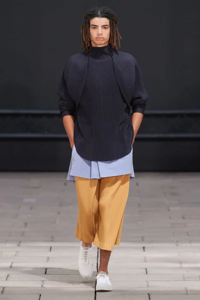 Look 7